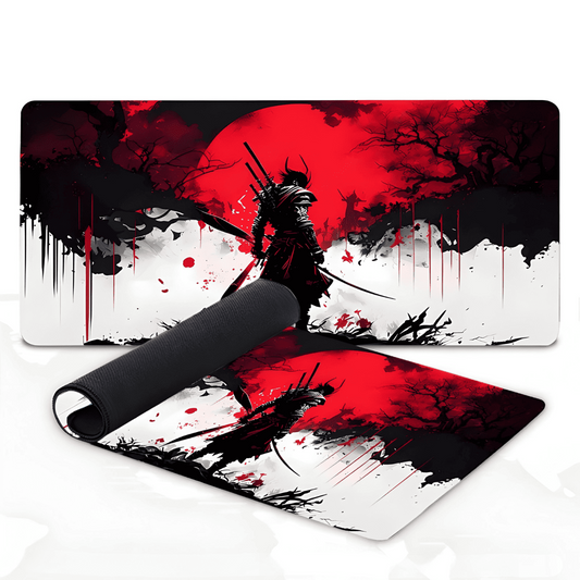 tapis de souris gaming avec illustration de samouraï sombre, fond rouge vif en forme de cercle et arbres noirs stylisés