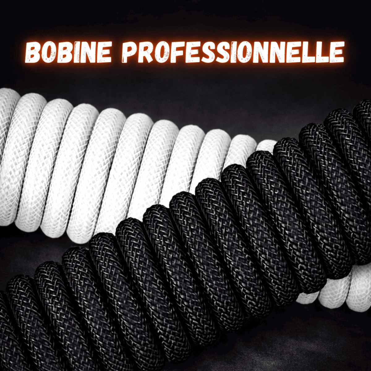 Bobine enroulée professionnelle du câble gaming GlideStorm, conception robuste pour usage gaming intensif.