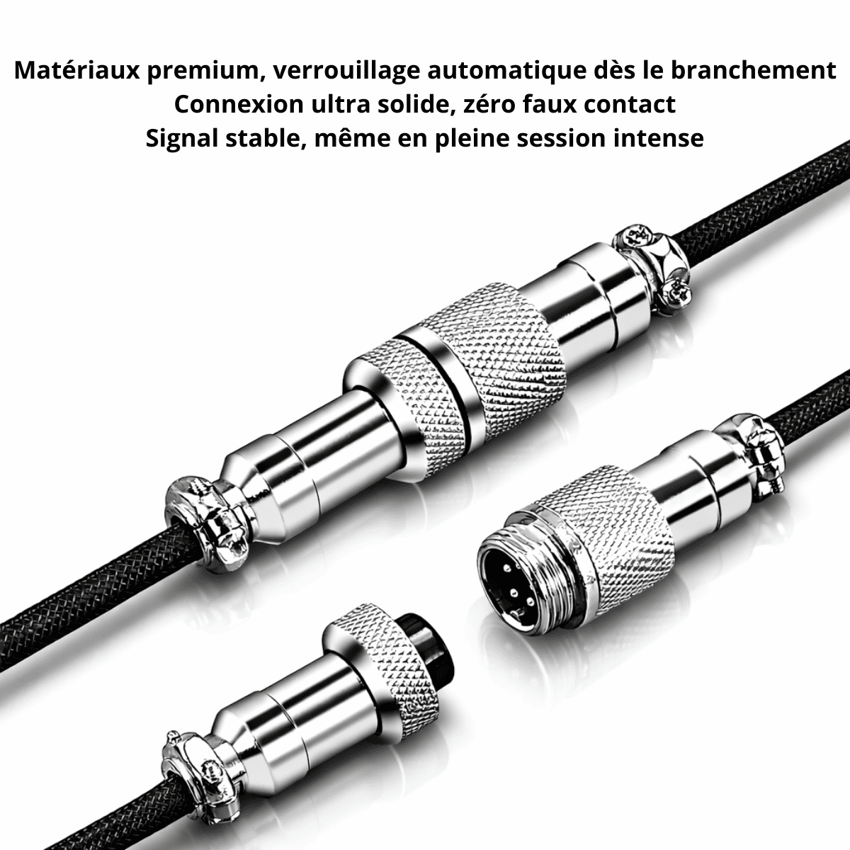 Connecteurs métalliques du câble gaming GlideStorm avec verrouillage automatique et connexion stable.